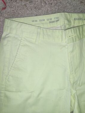 GAP Skinny Mini Khakis in Pale Yellow